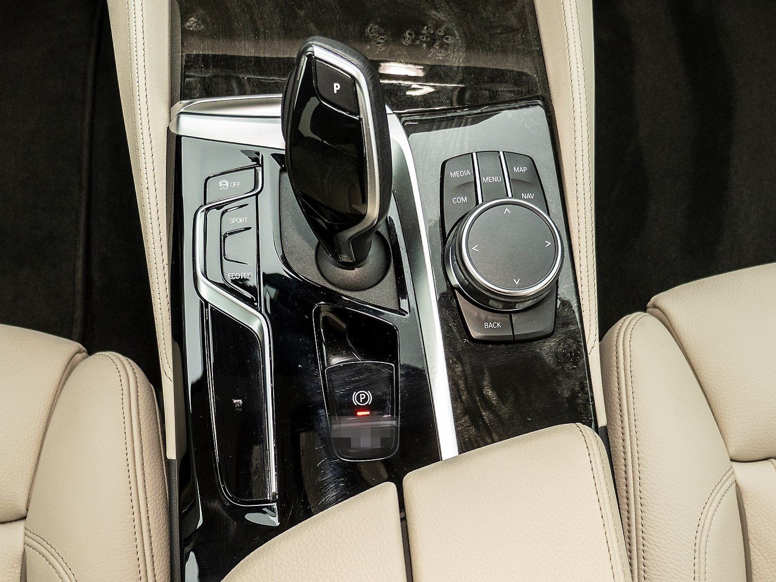 BMW 530d xDrive T. Luxury Line ACC HUD SoftClose Kam foto 10