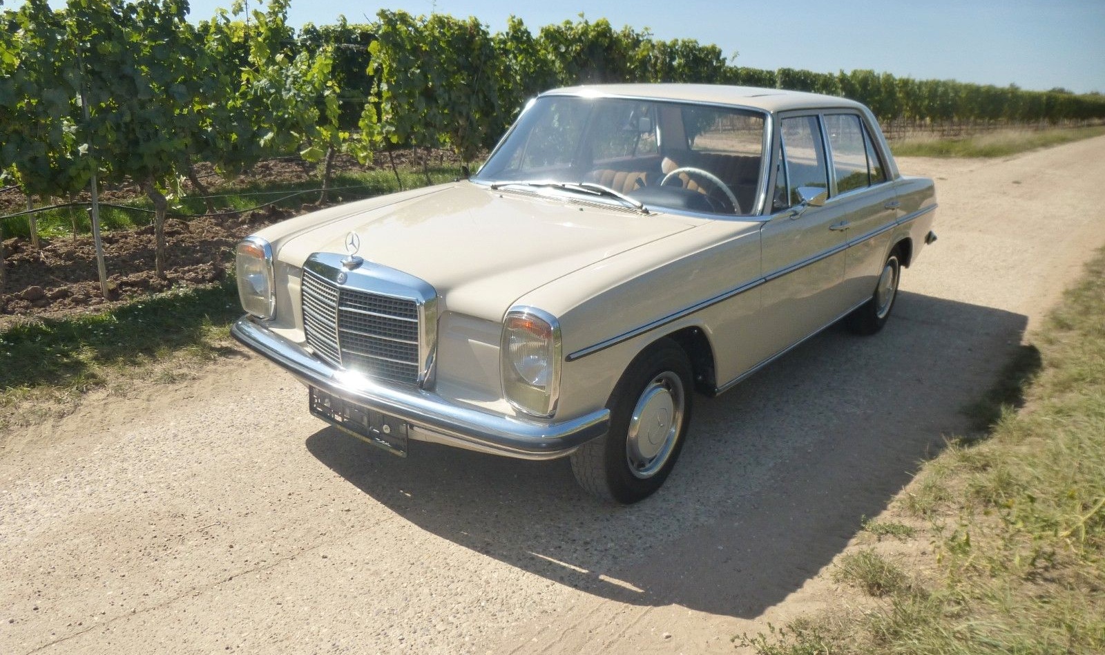 Mercedes-Benz 220