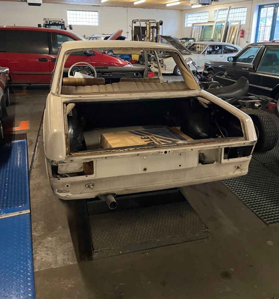 Mercedes-Benz 220 foto 11