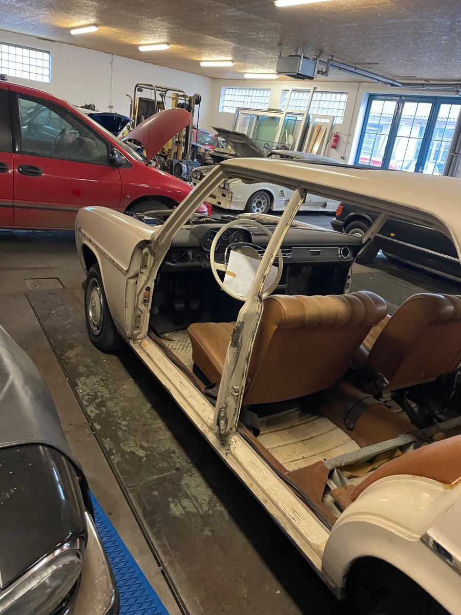 Mercedes-Benz 220 foto 13