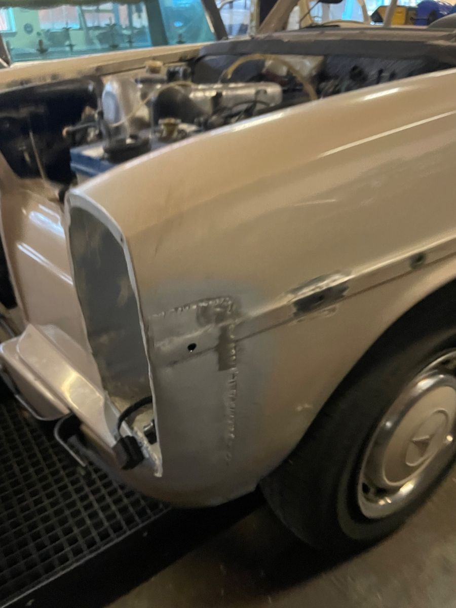 Mercedes-Benz 220 foto 14