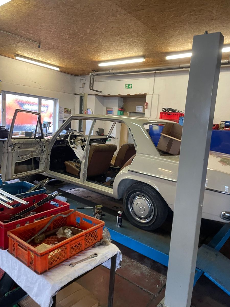 Mercedes-Benz 220 foto 19