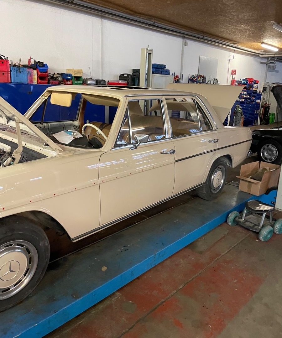 Mercedes-Benz 220 foto 21