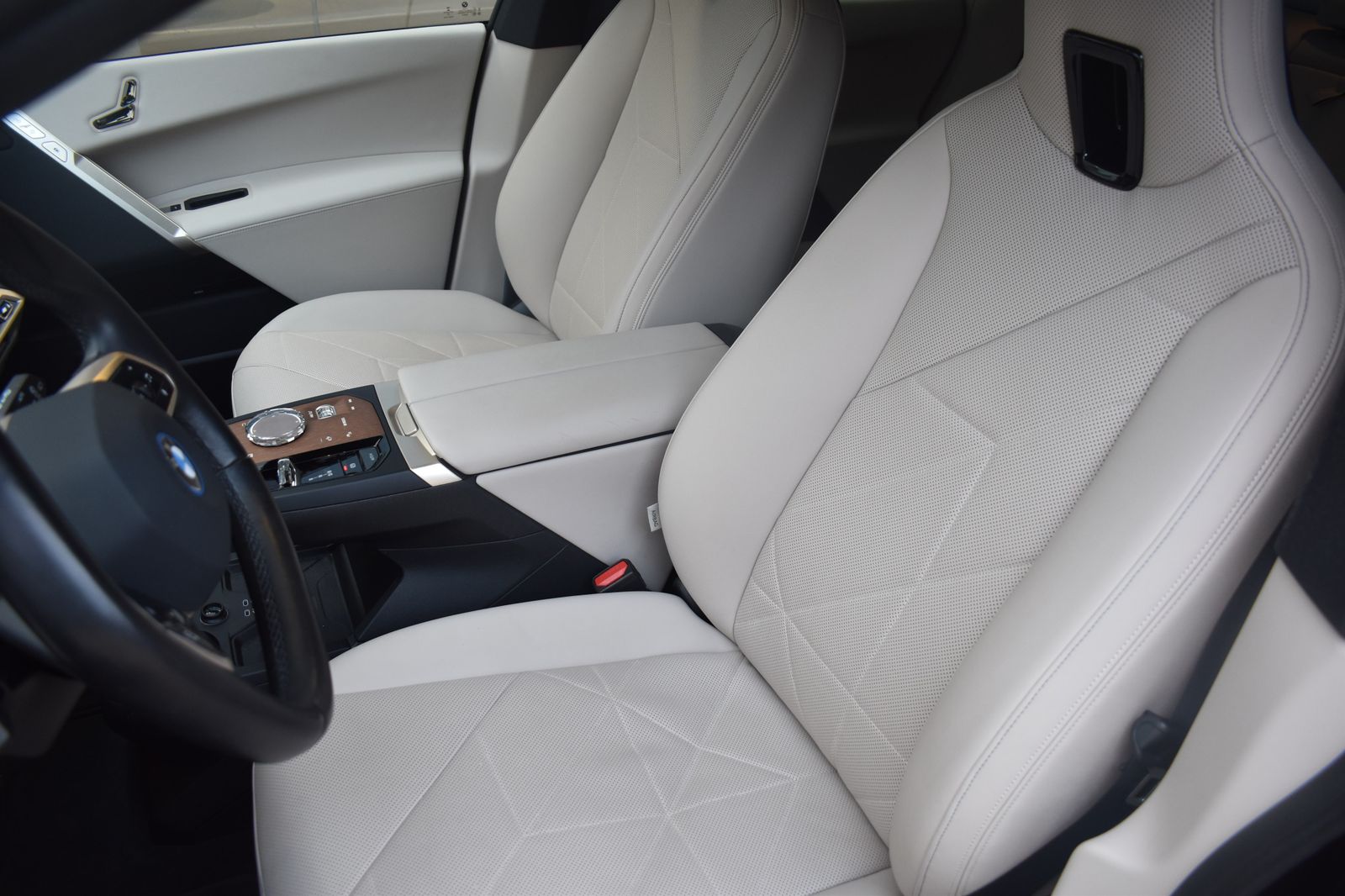 BMW iX xDrive40 Sportpaket HK HiFi DAB Pano.Dach foto 12