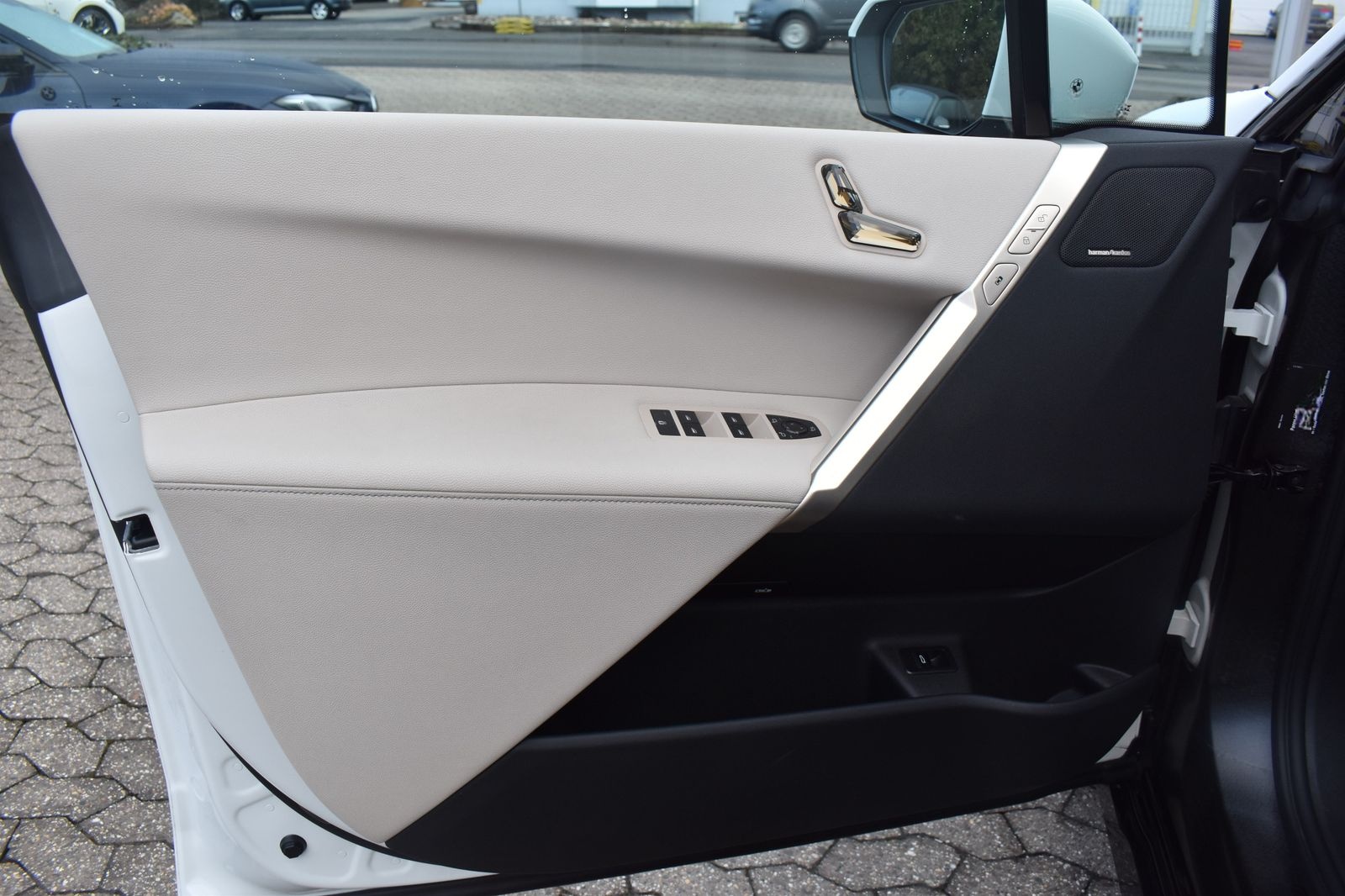 BMW iX xDrive40 Sportpaket HK HiFi DAB Pano.Dach foto 14