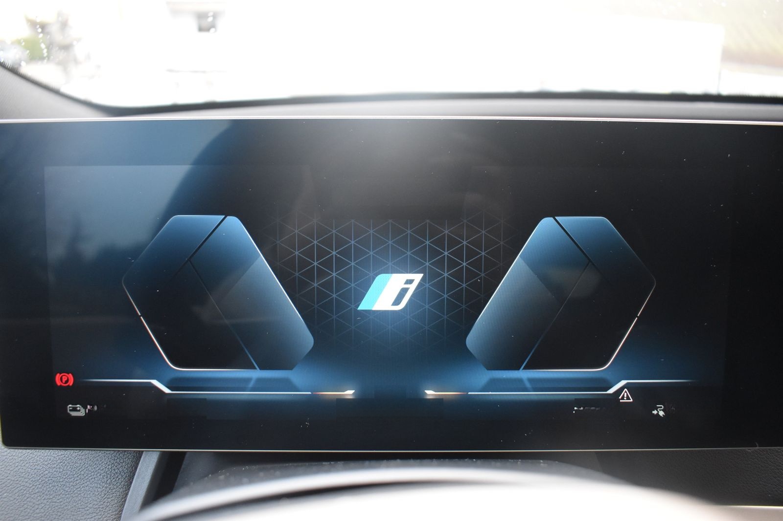 BMW iX xDrive40 Sportpaket HK HiFi DAB Pano.Dach foto 16