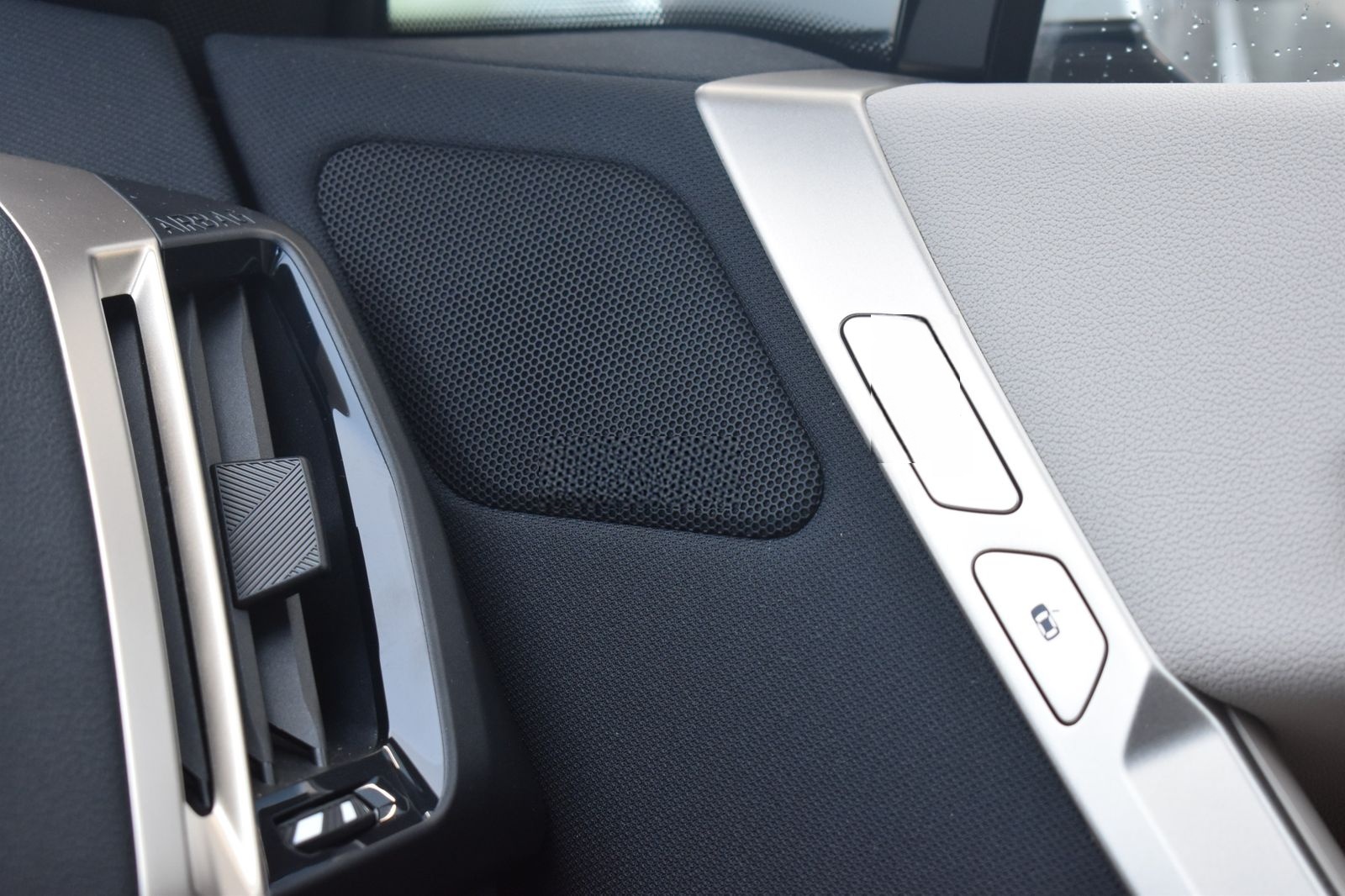 BMW iX xDrive40 Sportpaket HK HiFi DAB Pano.Dach foto 23