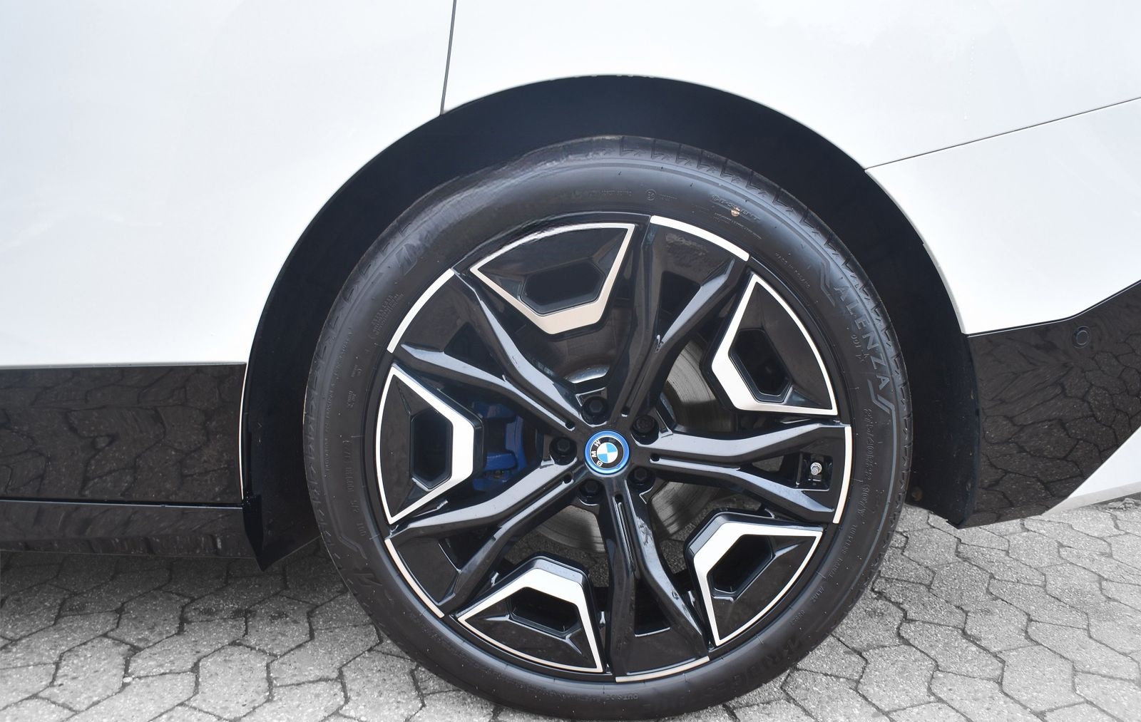 BMW iX xDrive40 Sportpaket HK HiFi DAB Pano.Dach foto 5