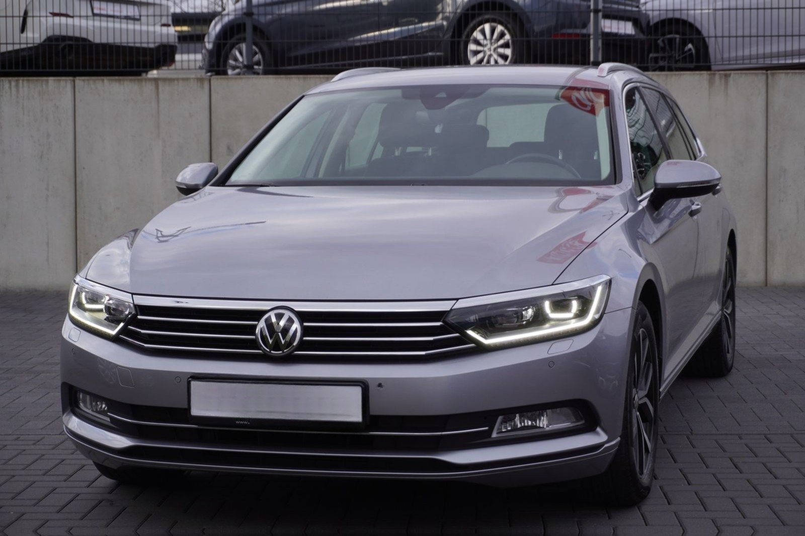 Volkswagen Passat Variant 1.5 TSI DSG LED Navi ACC AHK foto 2