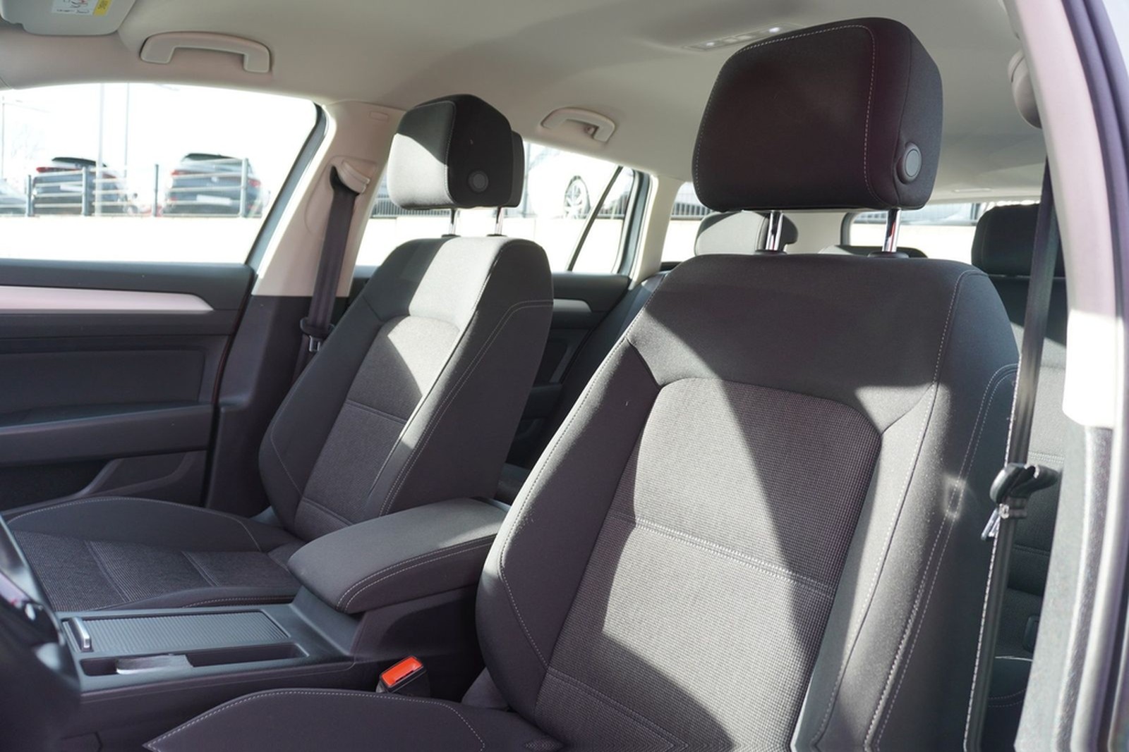 Volkswagen Passat Variant 1.5 TSI DSG LED Navi ACC AHK foto 12