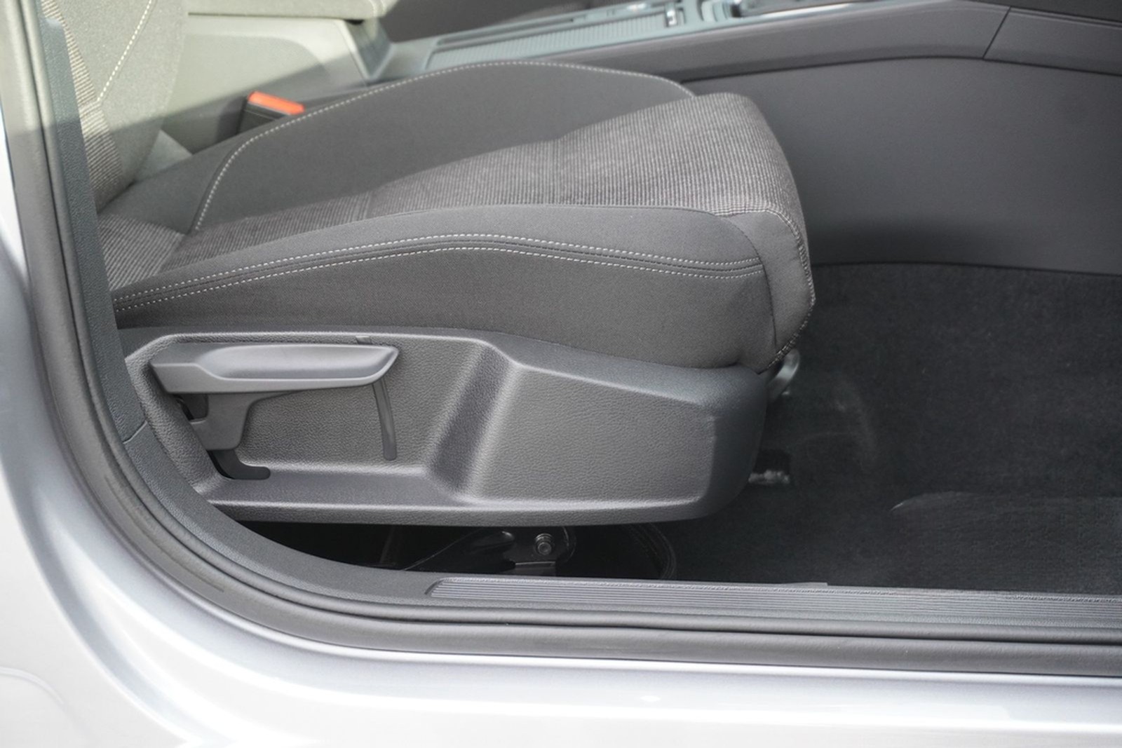 Volkswagen Passat Variant 1.5 TSI DSG LED Navi ACC AHK foto 17