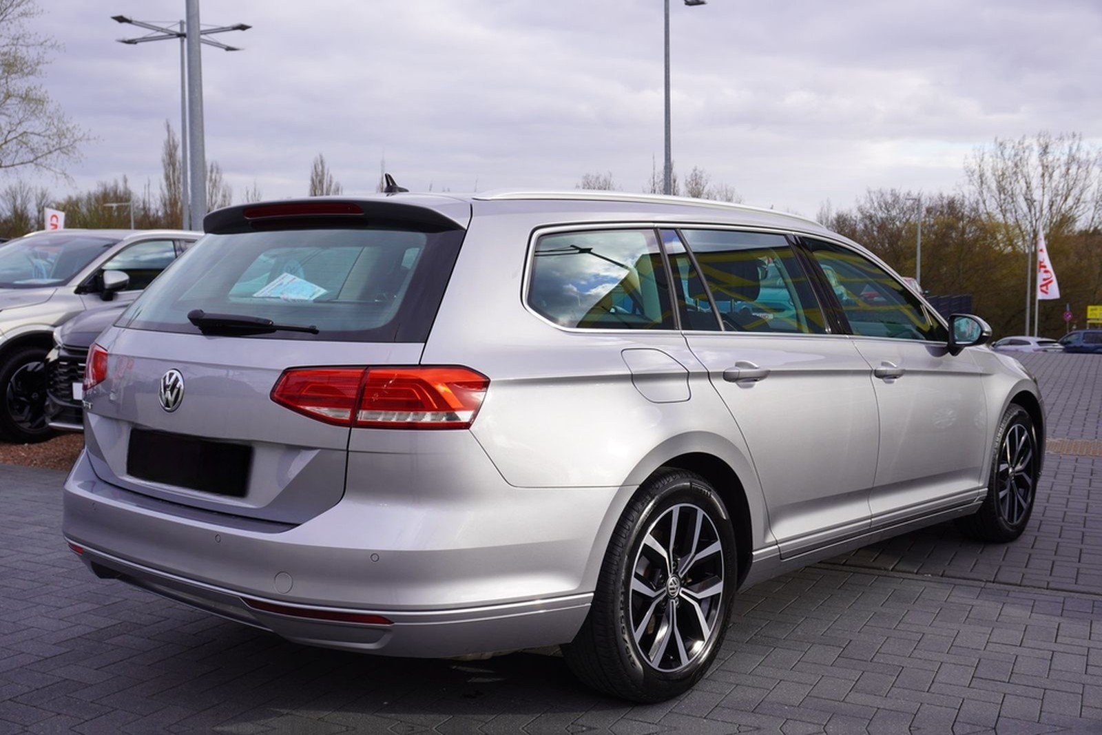 Volkswagen Passat Variant 1.5 TSI DSG LED Navi ACC AHK foto 5