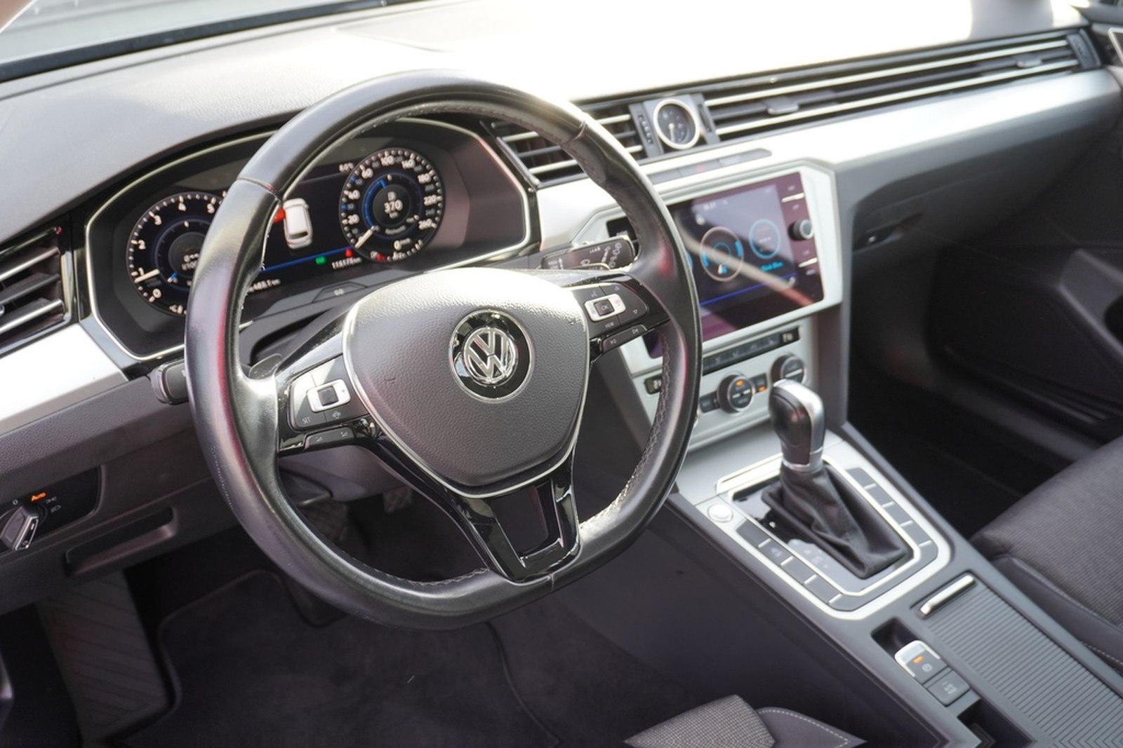 Volkswagen Passat Variant 1.5 TSI DSG LED Navi ACC AHK foto 8