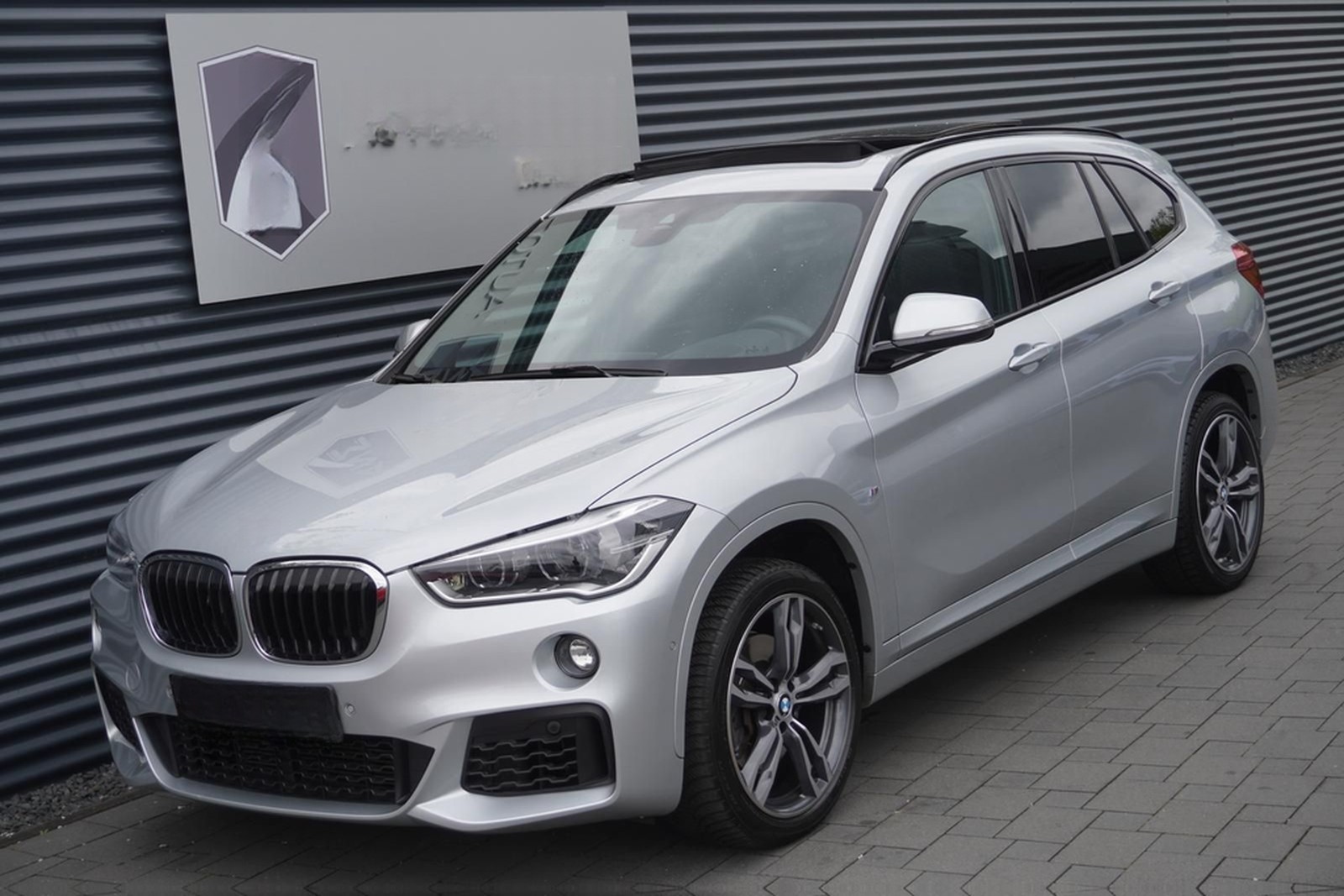 BMW X1 xDrive20i M-SPORTPAKET|HEAD-UP|PANORAMA|LED| foto 2