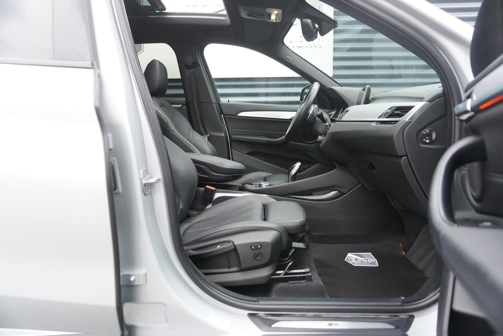 BMW X1 xDrive20i M-SPORTPAKET|HEAD-UP|PANORAMA|LED| foto 18