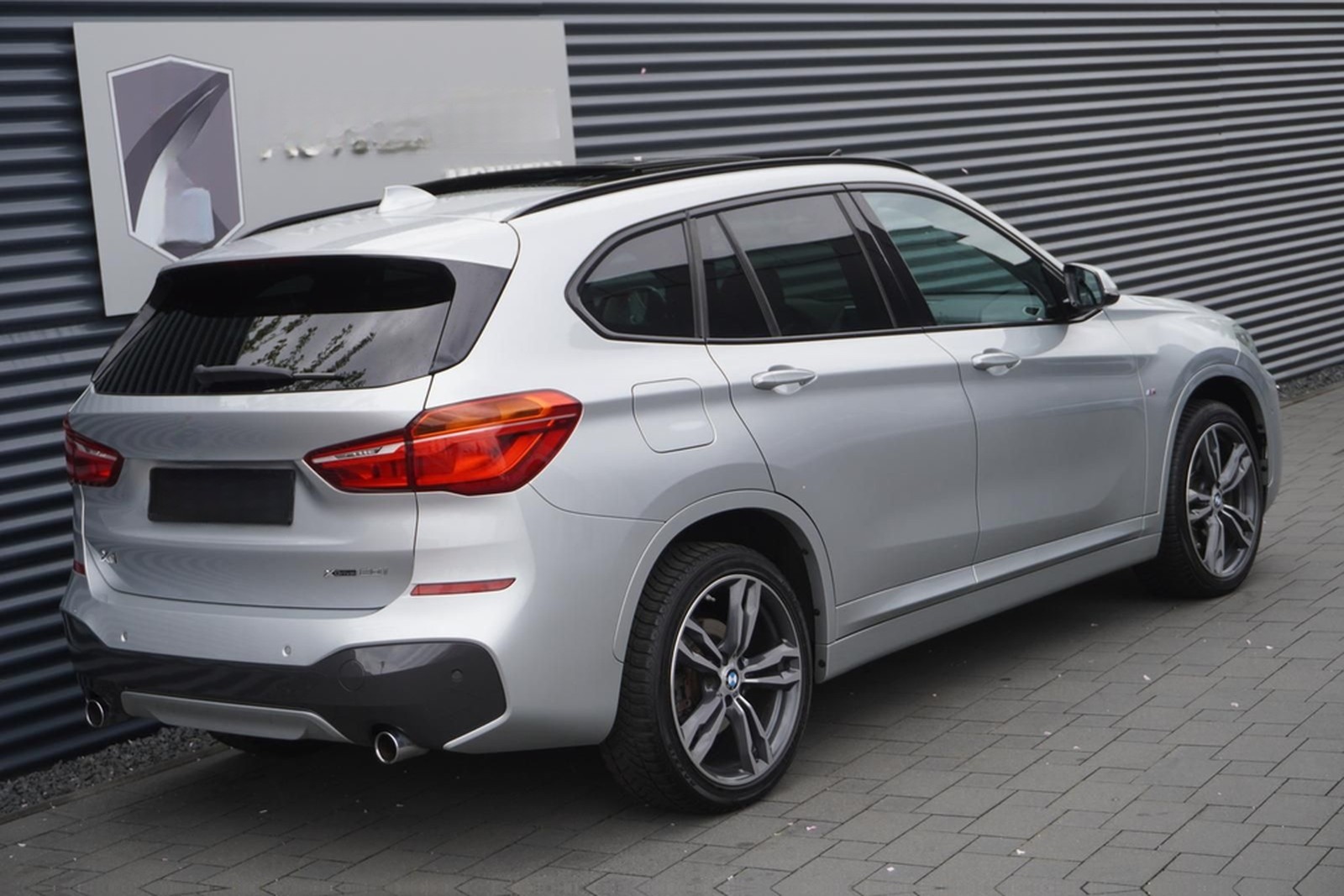 BMW X1 xDrive20i M-SPORTPAKET|HEAD-UP|PANORAMA|LED| foto 9