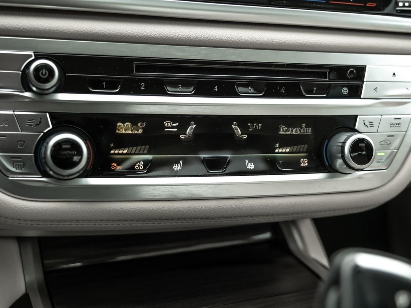 BMW 740 7-serie 740i High Executive | 56000 km | Sch foto 22