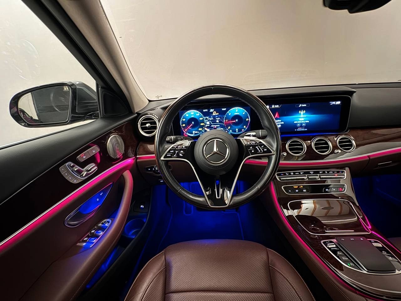 Mercedes-Benz E 400  T AMG Line 4Matic Sonderausstattung Pano. foto 24