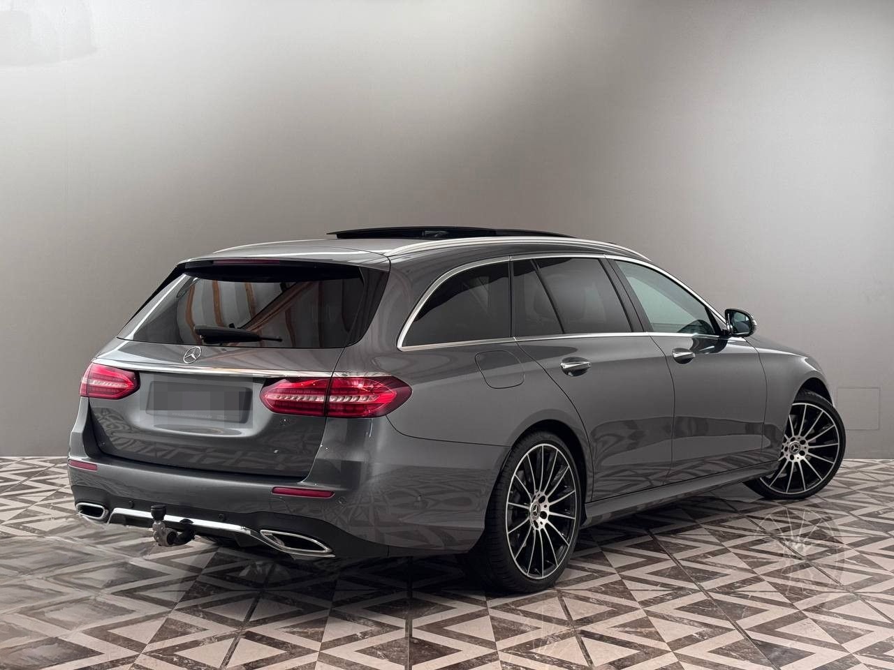 Mercedes-Benz E 400  T AMG Line 4Matic Sonderausstattung Pano. foto 5