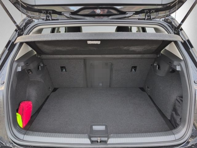 Volkswagen Golf VIII 1.5 eTSI DSG STYLE AHK+KAMERA+NAVI+LED foto 7