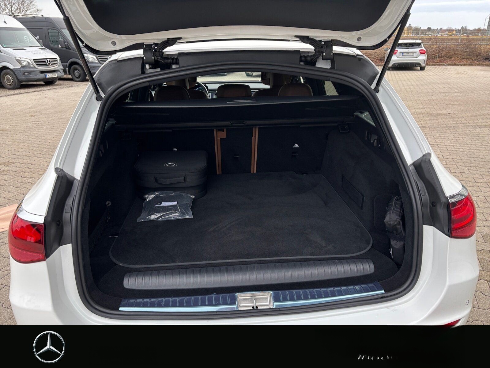 Mercedes-Benz E 300 e T Exclusive Pano+360°+Distro+HeadUp+uvm+ foto 16
