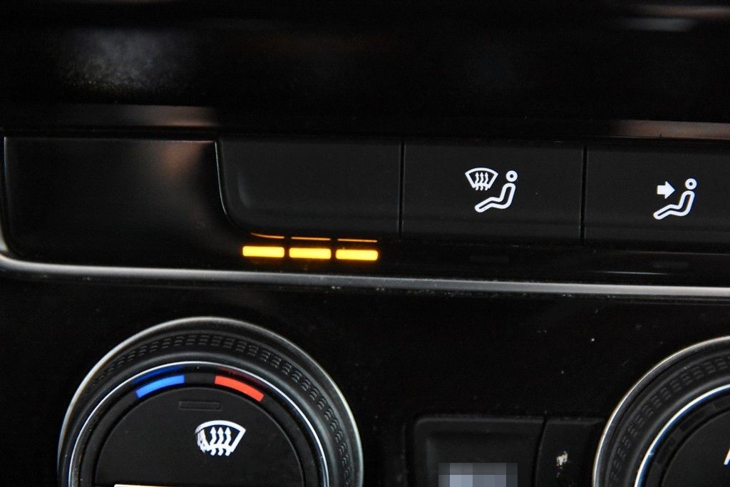 Volkswagen Passat 1.5 TSi DSG Elegance *1.Hand*Leder*Pano* foto 16
