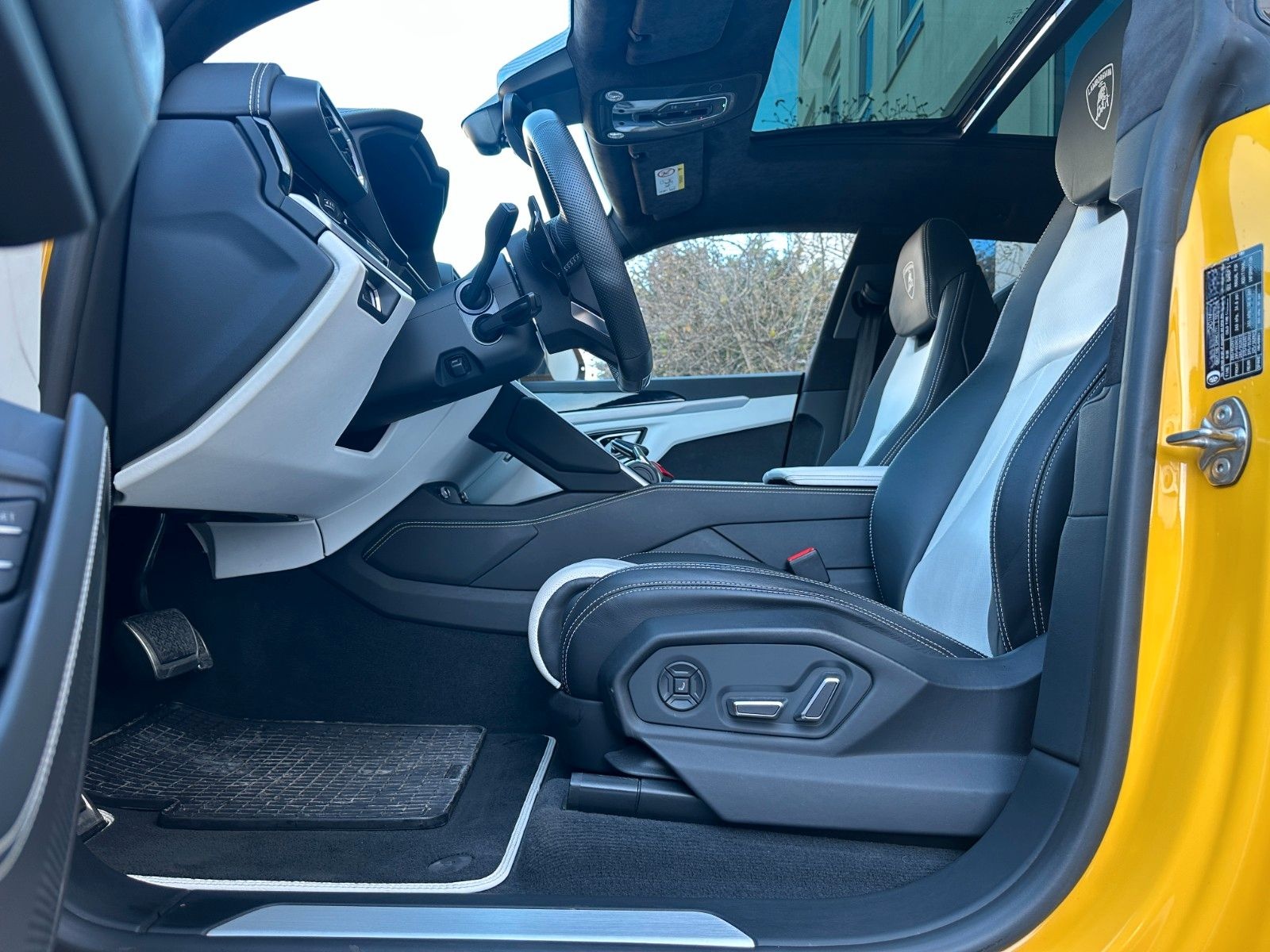 Lamborghini Urus 4.0 V8 ACC,HUD,PANO,KERAMIK,LUFT,23",360... foto 14