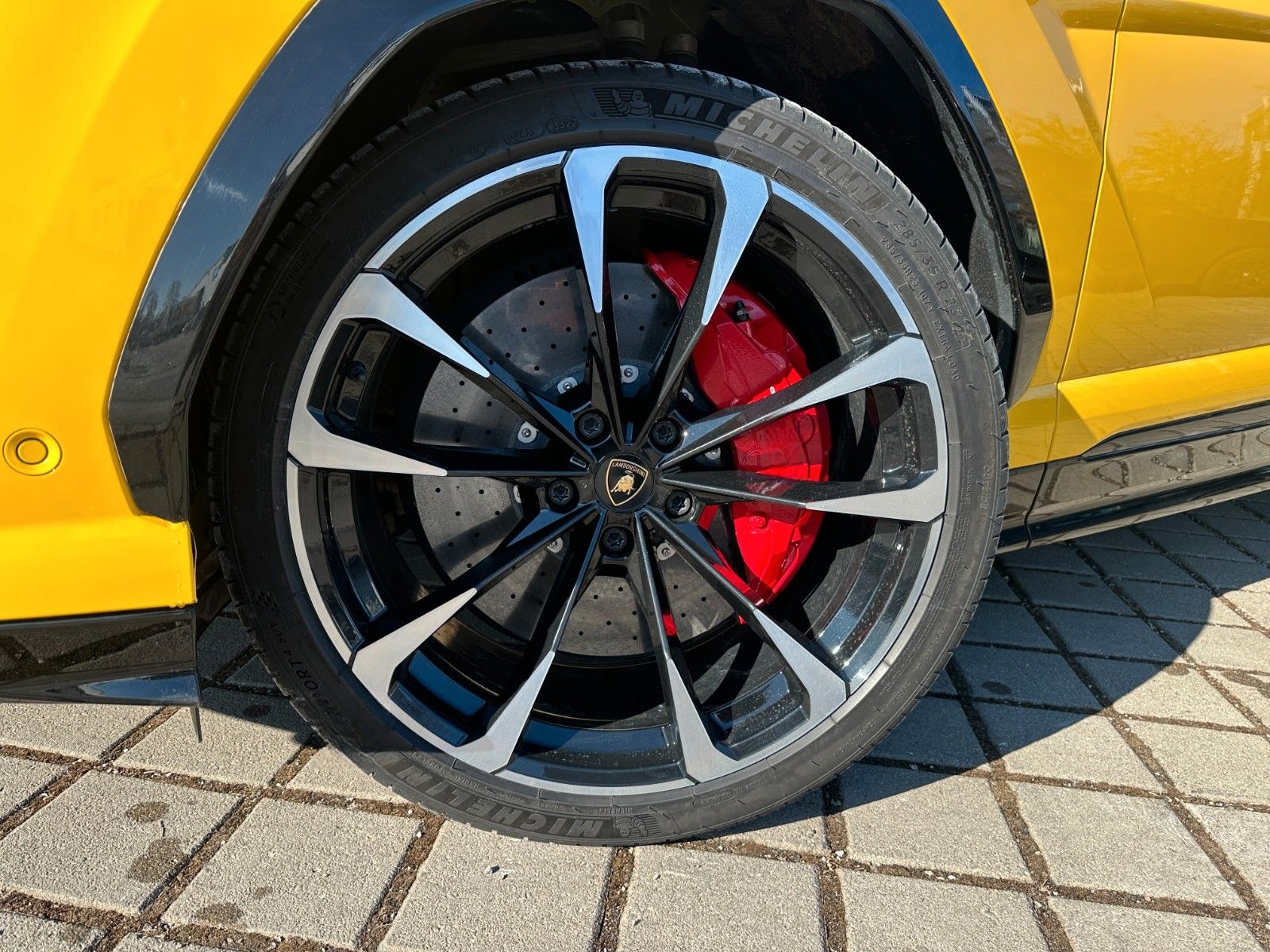 Lamborghini Urus 4.0 V8 ACC,HUD,PANO,KERAMIK,LUFT,23",360... foto 3