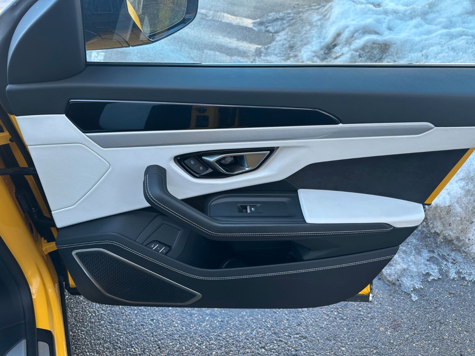 Lamborghini Urus 4.0 V8 ACC,HUD,PANO,KERAMIK,LUFT,23",360... foto 24