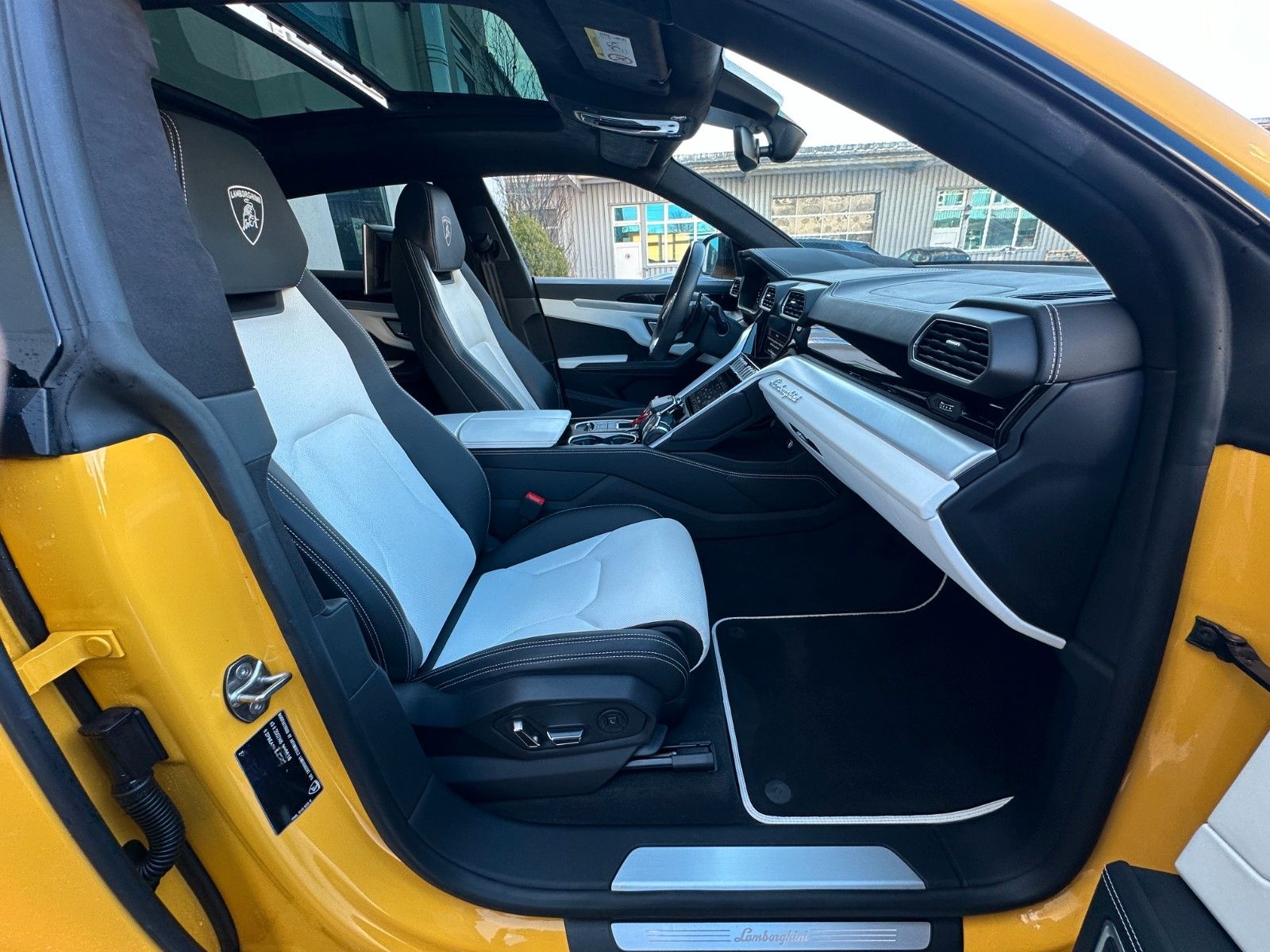 Lamborghini Urus 4.0 V8 ACC,HUD,PANO,KERAMIK,LUFT,23",360... foto 25