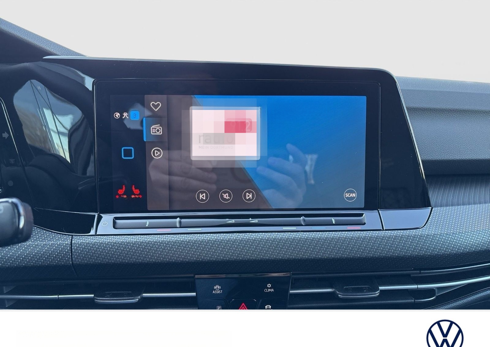 Volkswagen Golf VIII 1.5 eTSI R-LINE AHK CAM ACC CARPLAY foto 11