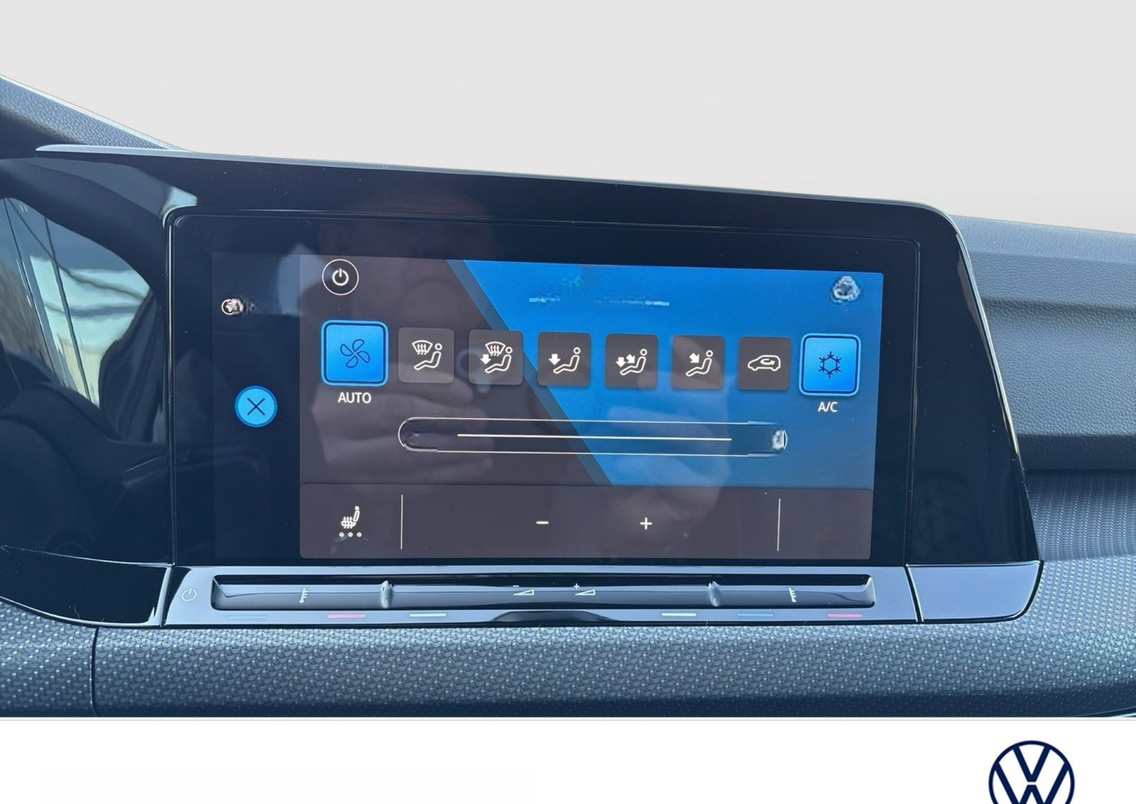 Volkswagen Golf VIII 1.5 eTSI R-LINE AHK CAM ACC CARPLAY foto 13
