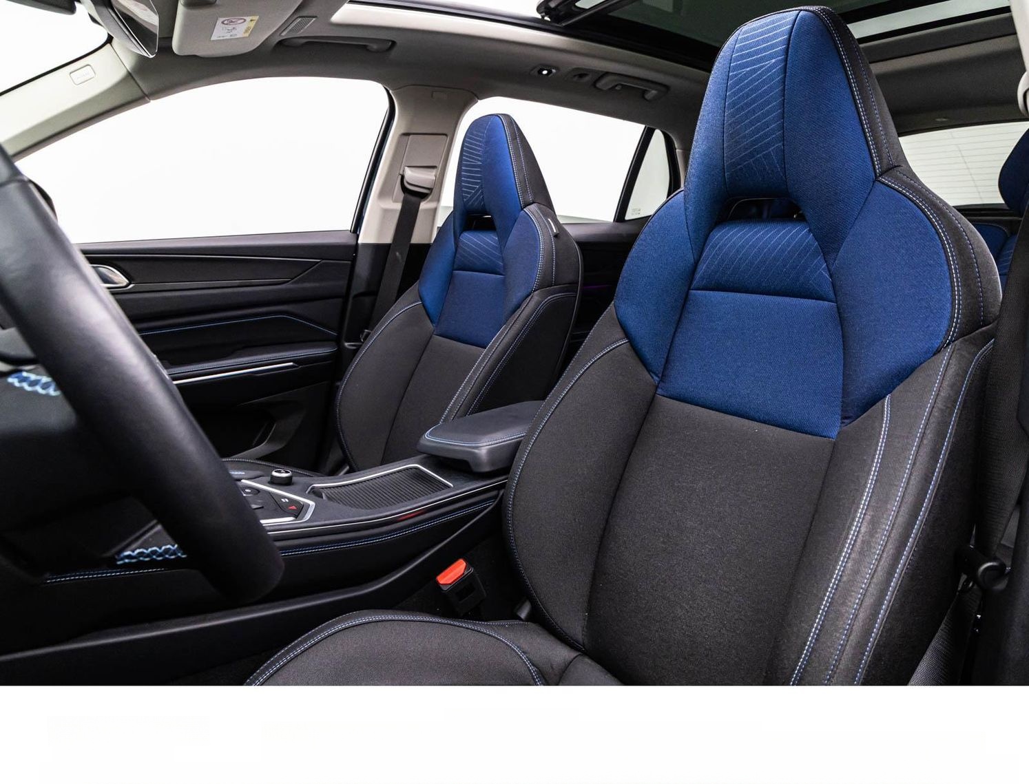 Lynk&Co LYNK & CO 01 1.5T PHEV 3.3kW ACC/TOTW/PANO/360° foto 16