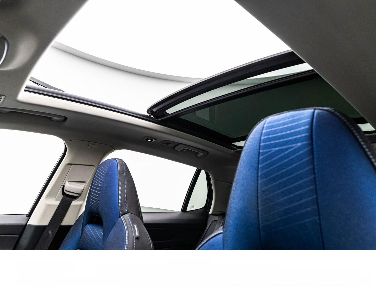 Lynk&Co LYNK & CO 01 1.5T PHEV 3.3kW ACC/TOTW/PANO/360° foto 18