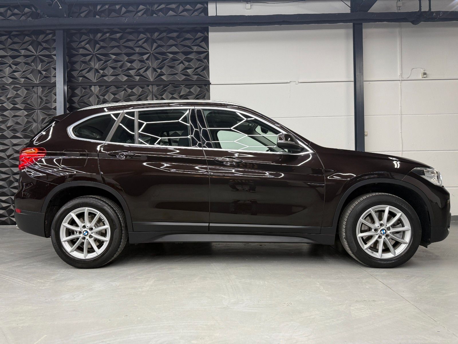 BMW X1 sDrive20i AUTOMATIK*HUD*KAMERA*AHK*KEYLESS foto 15