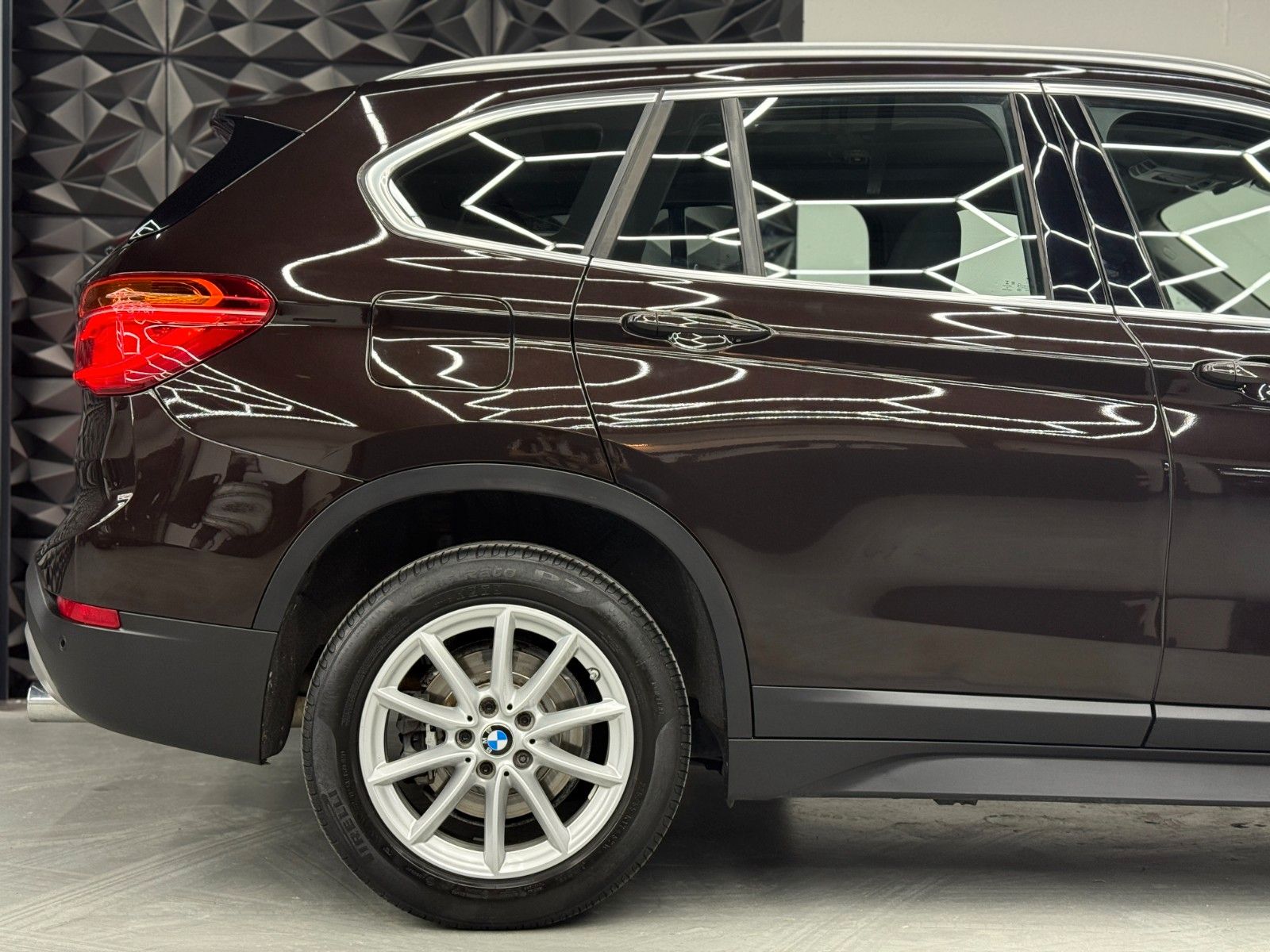 BMW X1 sDrive20i AUTOMATIK*HUD*KAMERA*AHK*KEYLESS foto 16