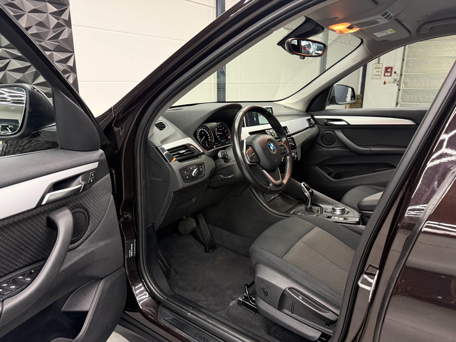 BMW X1 sDrive20i AUTOMATIK*HUD*KAMERA*AHK*KEYLESS foto 21