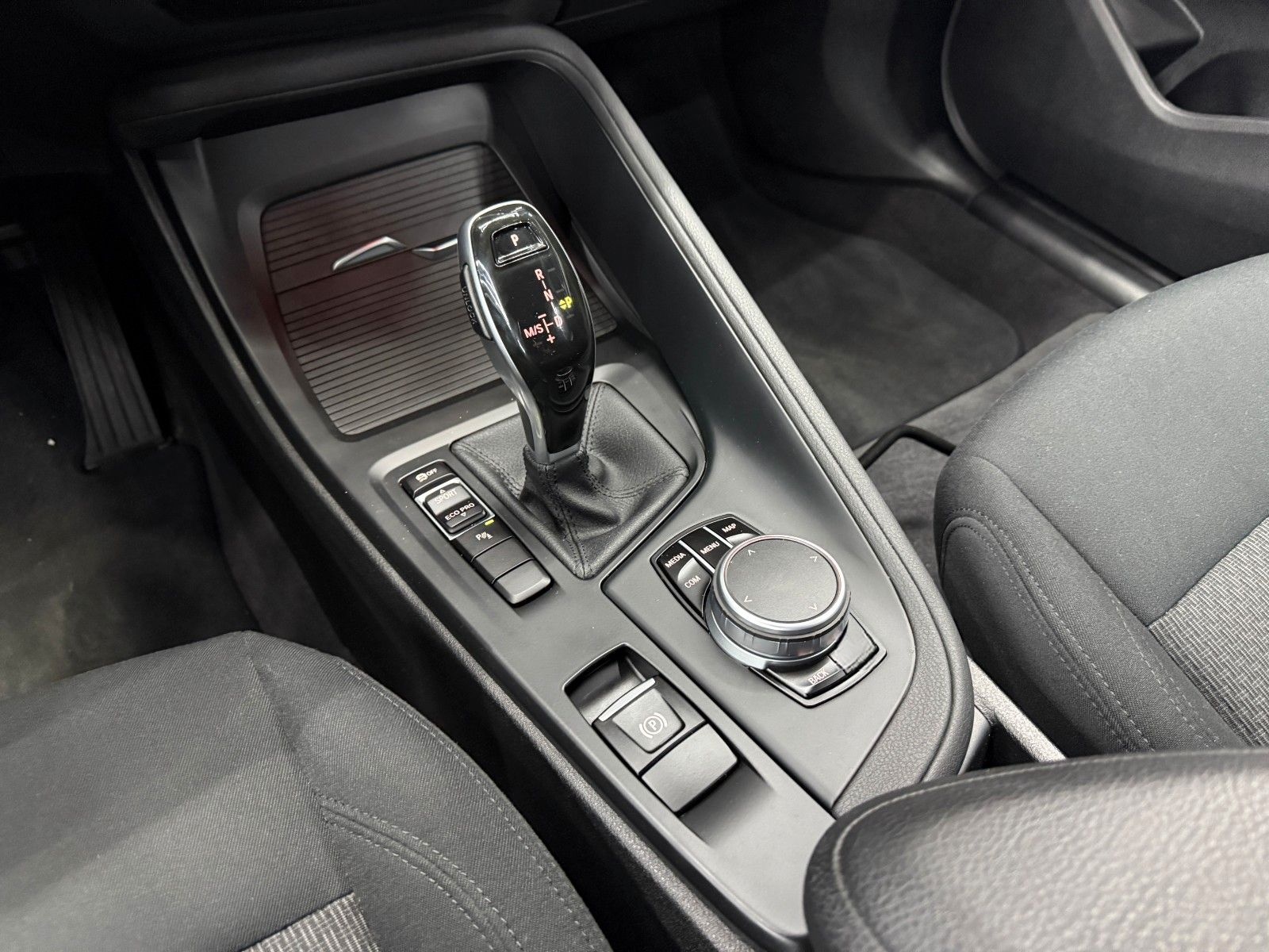 BMW X1 sDrive20i AUTOMATIK*HUD*KAMERA*AHK*KEYLESS foto 25