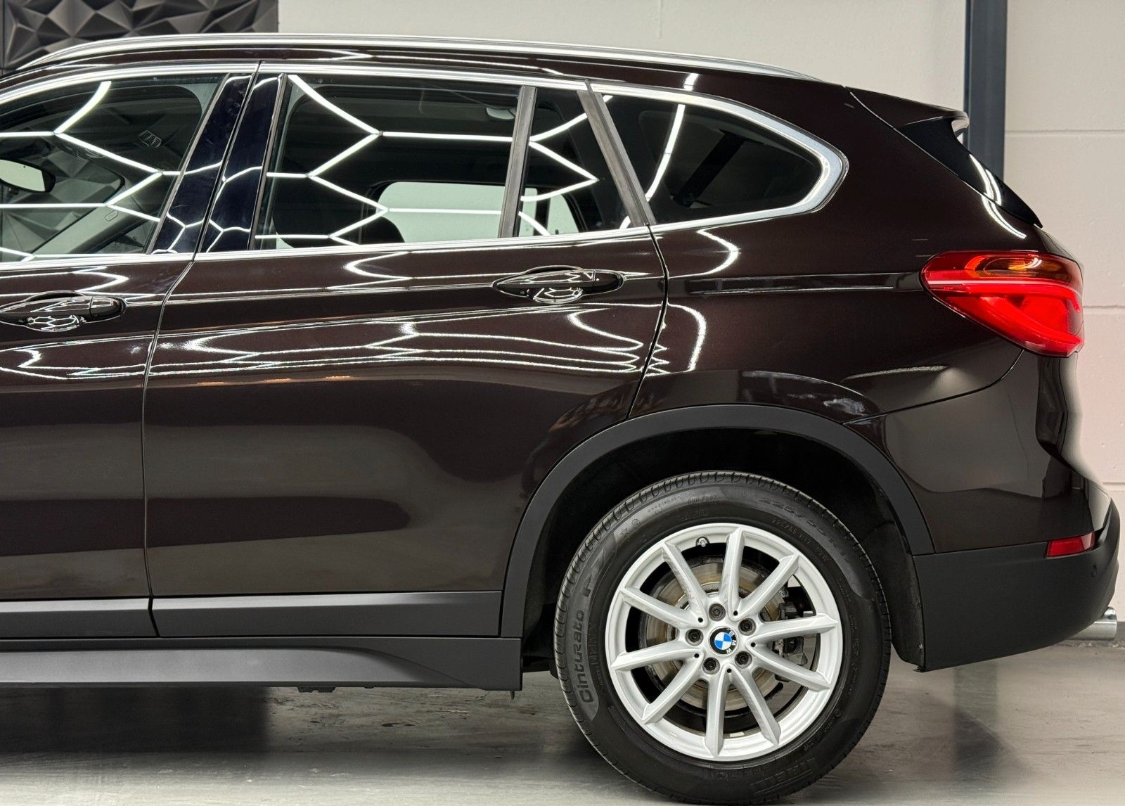 BMW X1 sDrive20i AUTOMATIK*HUD*KAMERA*AHK*KEYLESS foto 6