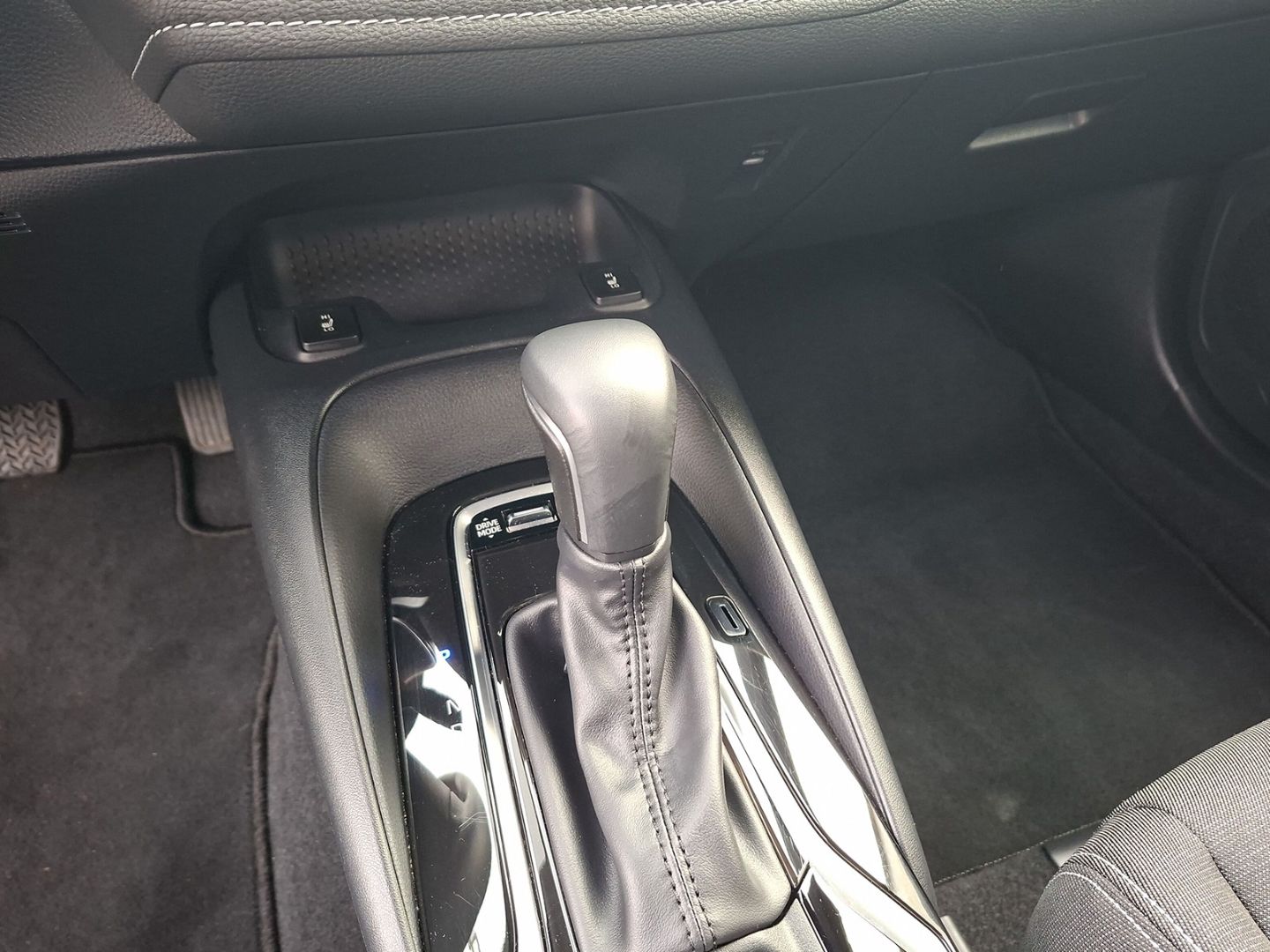 Toyota Corolla 1.8 Hybrid Touring Sports Business +Navi foto 14