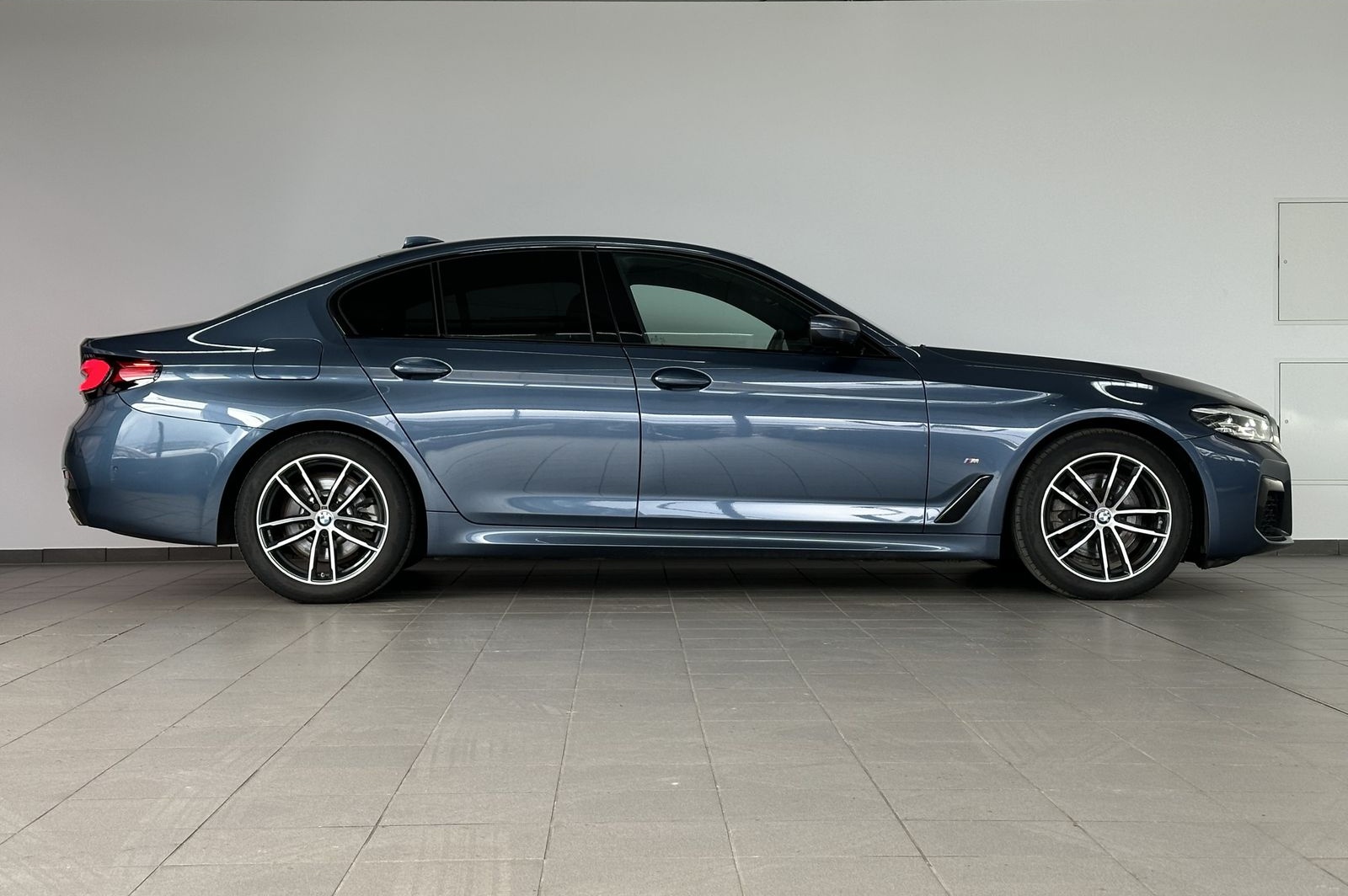 BMW 520 d xDrive M Sport |H-UP |H&K |BUSINESS|LED foto 7