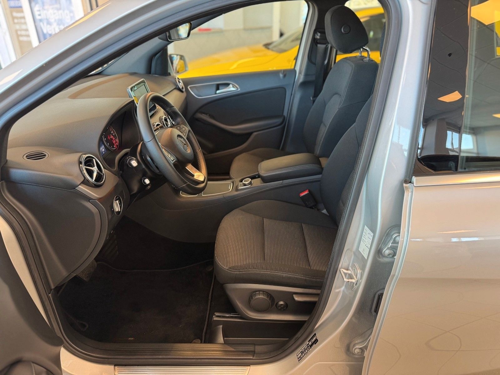 Mercedes-Benz B 220 Style 4Matic 7G-DCT Rü-Ka LED AHK TWA Navi foto 8