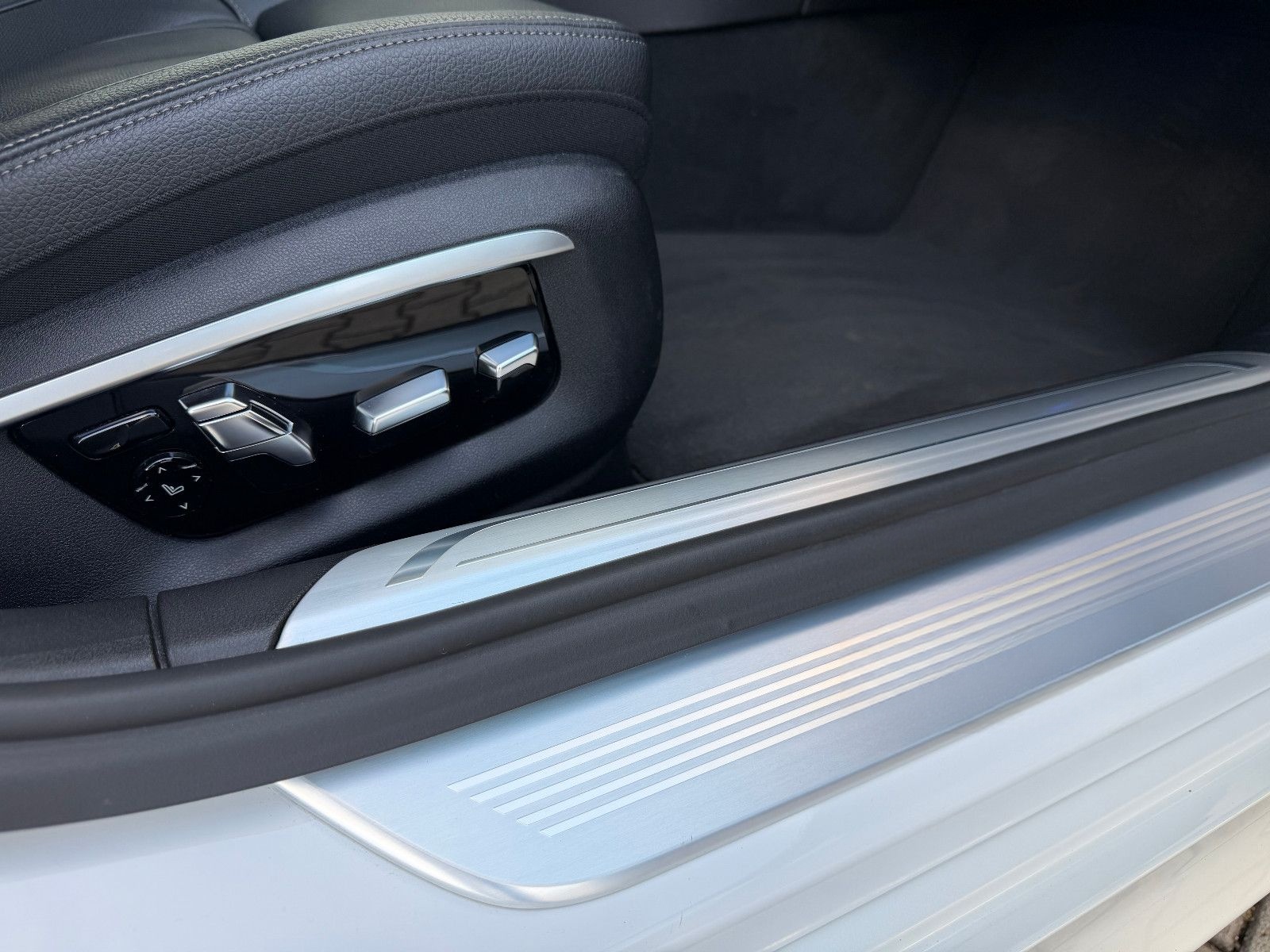 BMW 750ixDrive M-SPORT/MASSAGE/AHK/NIGHTV./LASER/H&K foto 19