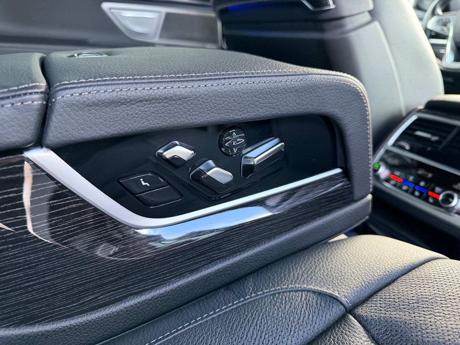 BMW 750ixDrive M-SPORT/MASSAGE/AHK/NIGHTV./LASER/H&K foto 23