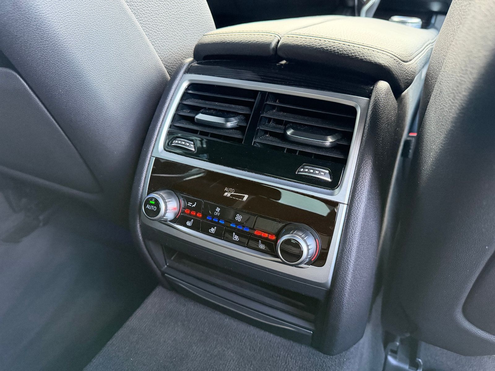 BMW 750ixDrive M-SPORT/MASSAGE/AHK/NIGHTV./LASER/H&K foto 24