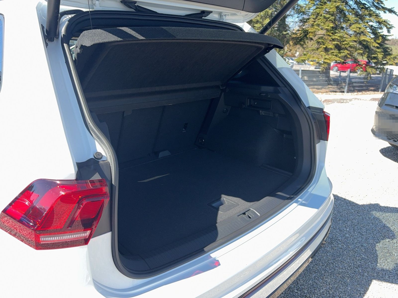 Volkswagen Tiguan R-Line 4M TSI DSG Kamera/Matrix/Pano/Sthz foto 13