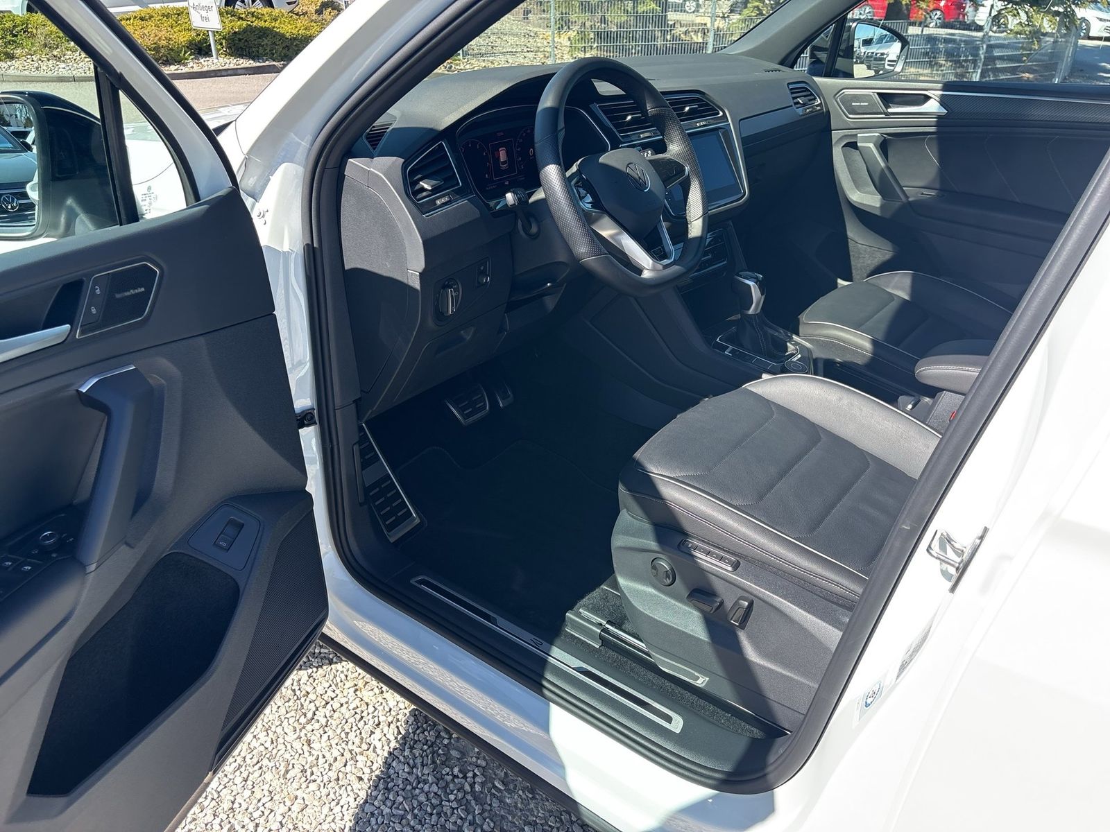 Volkswagen Tiguan R-Line 4M TSI DSG Kamera/Matrix/Pano/Sthz foto 16