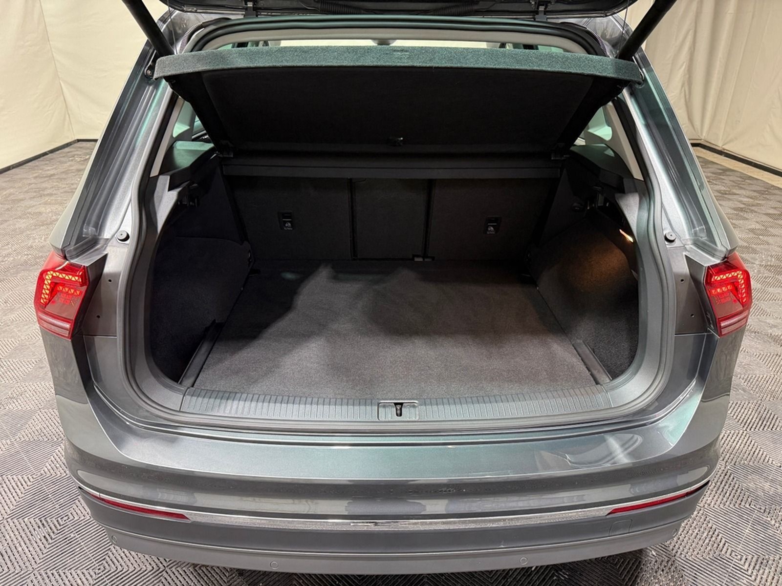 Volkswagen Tiguan Highline 2.0 TDI | PANO LED ACC PDC DAB foto 11