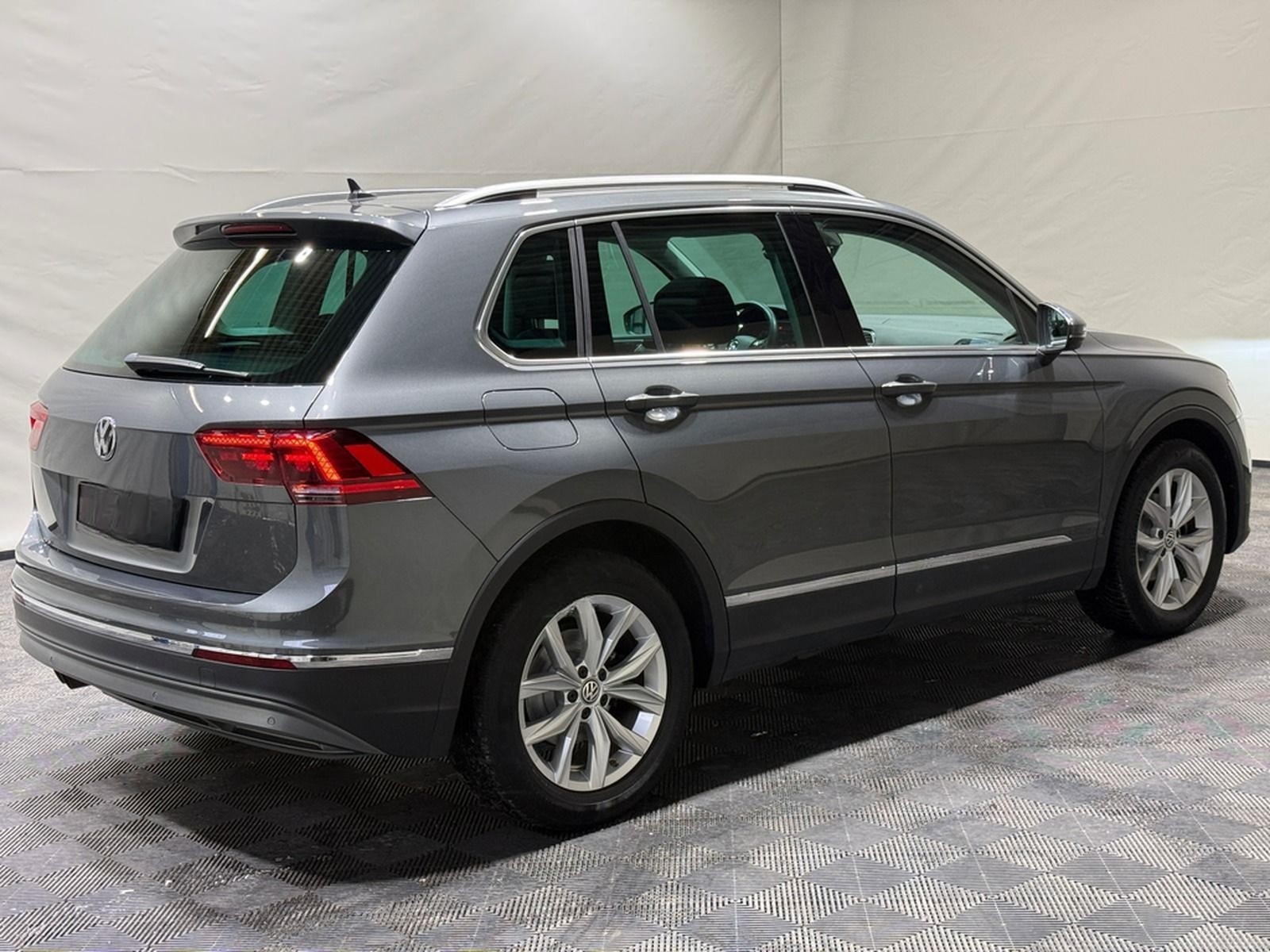 Volkswagen Tiguan Highline 2.0 TDI | PANO LED ACC PDC DAB foto 13