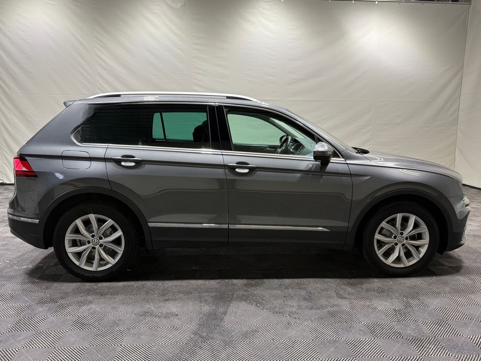 Volkswagen Tiguan Highline 2.0 TDI | PANO LED ACC PDC DAB foto 14